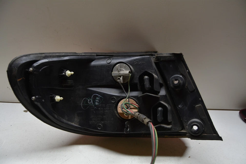 99-00 MAZDA MILLENIA 后乘客侧 QTR 安装尾灯 原始设备制造商,166-60263 — 第 4/4 张图片