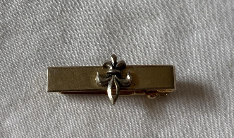 Vintage New Orleans Saints fleur de lis Gold Tie Clip, Bar - Collectible!