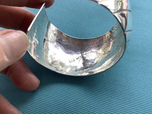 STERLING SILVER ROUNDED OPEN CUFF WITH CARVED LINES ANGLED ACROSS THE DOME - Picture 7 of 9