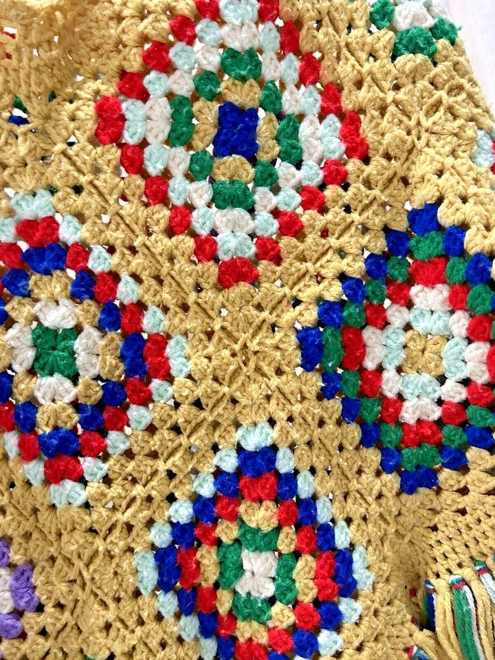 Poncho de ganchillo hecho a mano hippie cabaña cuadrado retazos flecos festival años 70 Foto 2 de 4