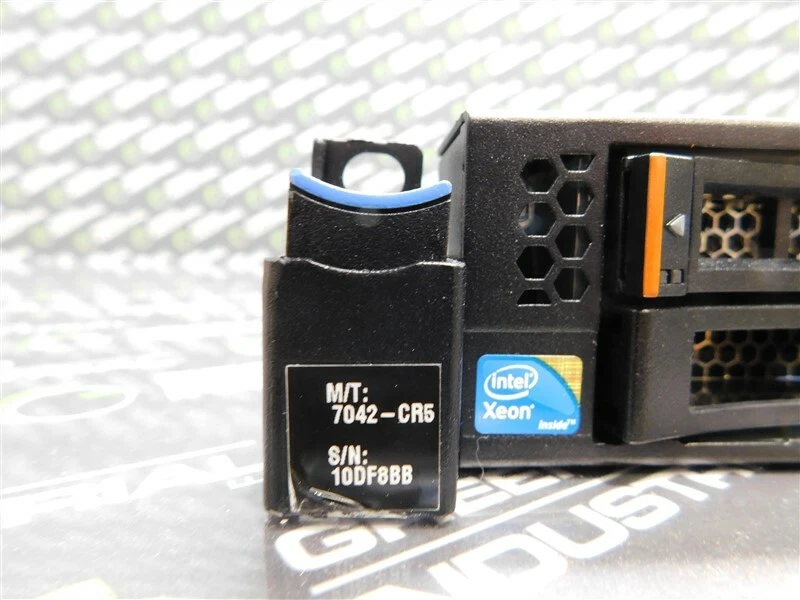 Consola de administración de hardware IBM 7042-CR5 USADA 300 GB 10 K rpm disco duro Foto 4 de 4