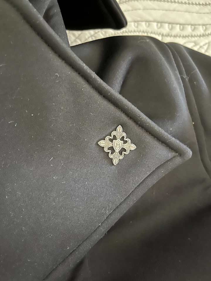 Chaqueta con Capucha Estilo Monarchy Affliction con Cremallera Botón Live Fast Negra Mediana Para Hombres Foto 3 de 4