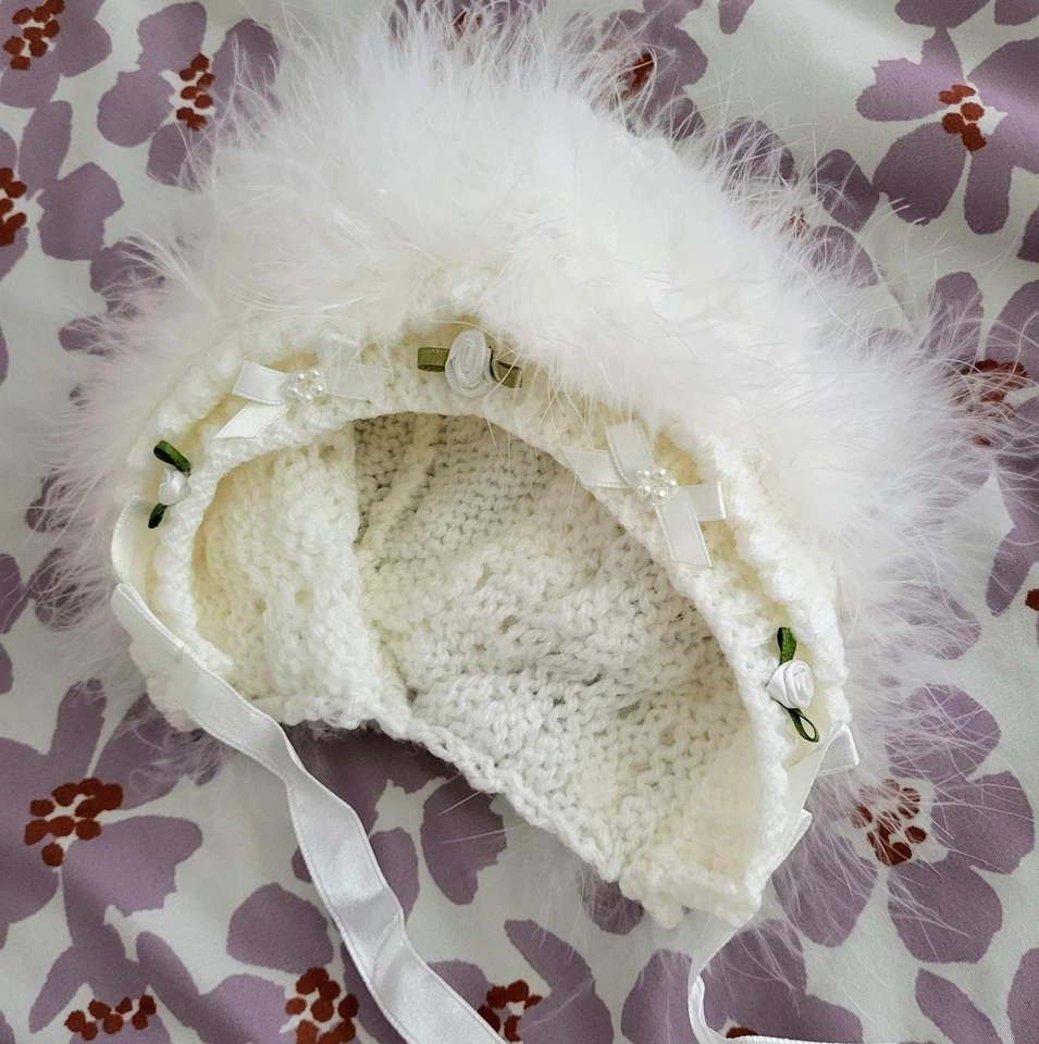 Vintage Handmade Crocheted Baby Bonnet Lace Fur Trim Pearl Flower Infant Hat 6mo - Image 3 of 4