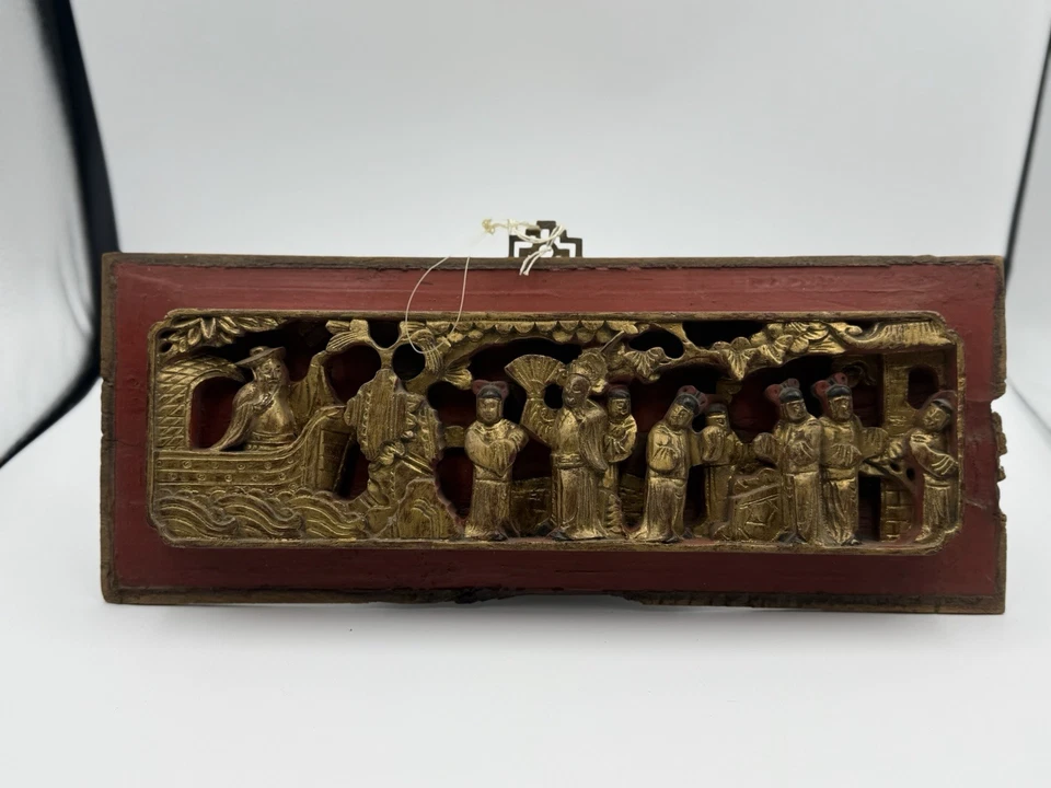 Antiguo panel tallado en madera dorada vietnamita/chino • Parte posterior de laca roja Foto 3 de 4