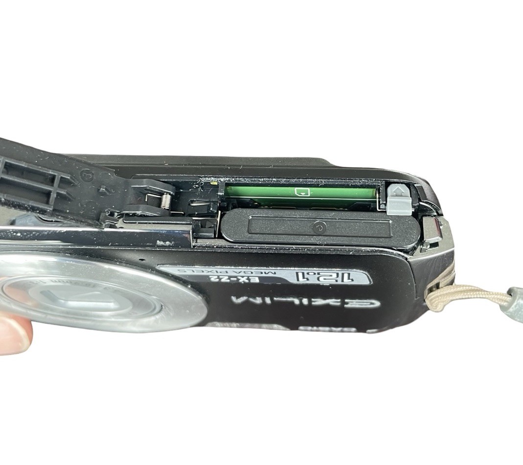 【美品】CASIO EXILIM EX-Z35 シルバー　カシオ Casio EXILIM ZOOM EX-Z35 12.1MP Digital Camera - Silver for