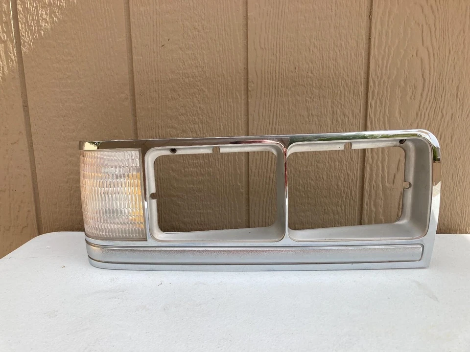 MERCURY GRAND MARQUIS 1988-1991 HEAD LIGHT BEZEL W/SIDE MARKER PASSENGER SD (J) - Image 4 of 4