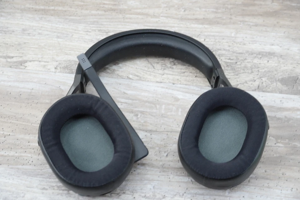 Corsair HS65 Wireless Multiplatform Gaming Headset - Carbon [CA-9011285-NA2] - Image 4 of 4