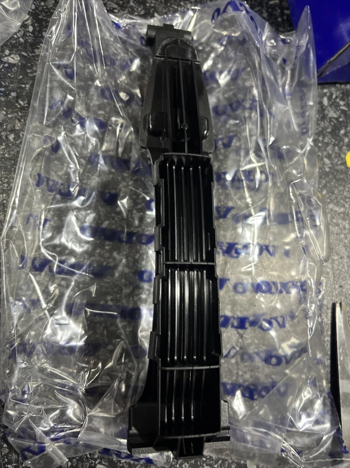 VOLVO V40 Mk3 2012-2020 - Left Front Outer Door Handle 39832338 - Image 3 of 4