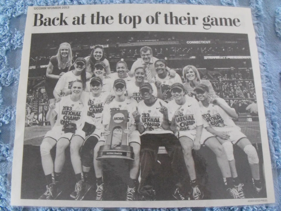Double-sided Laminated Photo of UConn Women's Basketball Championship Teams - Image 4 of 4