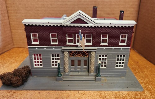 Realista - Estación de Policía Woodlawn - 6-1/4 x 8-3/8" Construido De Colección - Lote HO 3626 | Zustand: Used