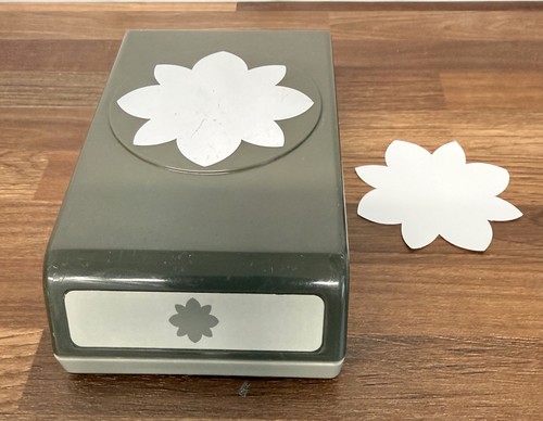Stampin Up Punch Flat Flower Medallion Large Crafting Scrapbook Punch