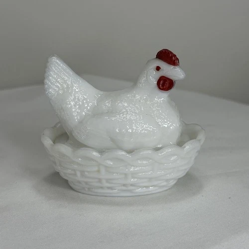 Vintage Westmoreland 3.25” Hen On Nest White Milk Glass Chicken Collectible Find