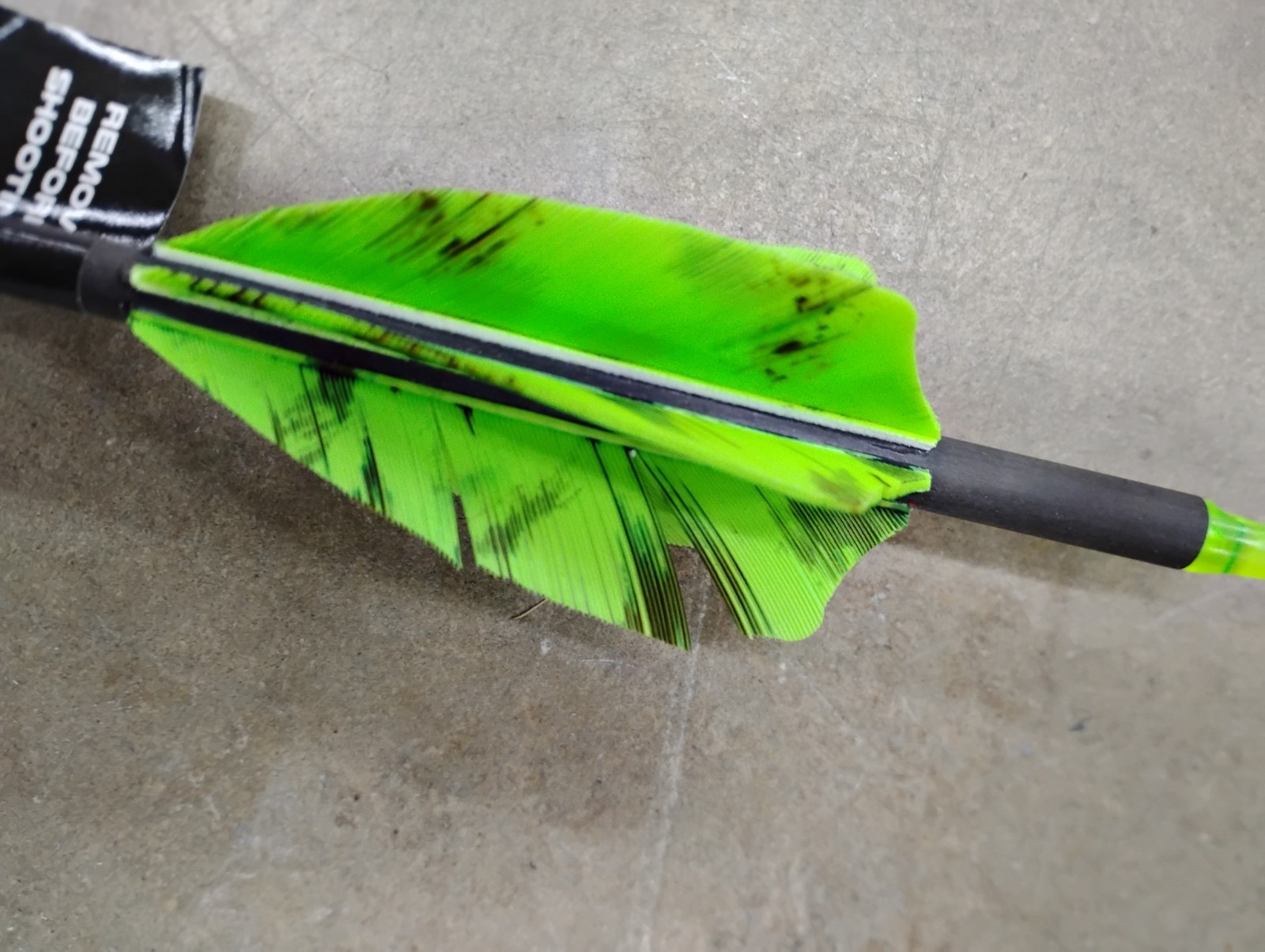 Bowmar Beast Turkey Decapper Arrow - 6 hand fletched feathers