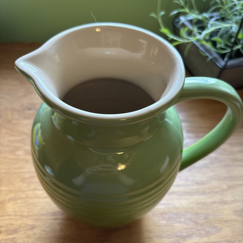 Le Creuset Green 9" Stoneware Ceramic 2 Quart Jug Pottery Pitcher - Picture 2 of 8