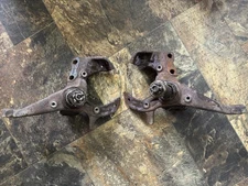 82-92 Camaro Firebird Trans Am FRONT SPINDLES KNUCKLE DRIVER PASSENGER Set Oem