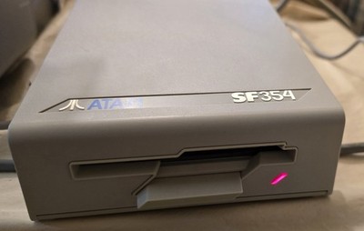 Vintage ATARI ST 3.5'' External drive SF 354  Powers on for PARTS/REPAIR ONLY