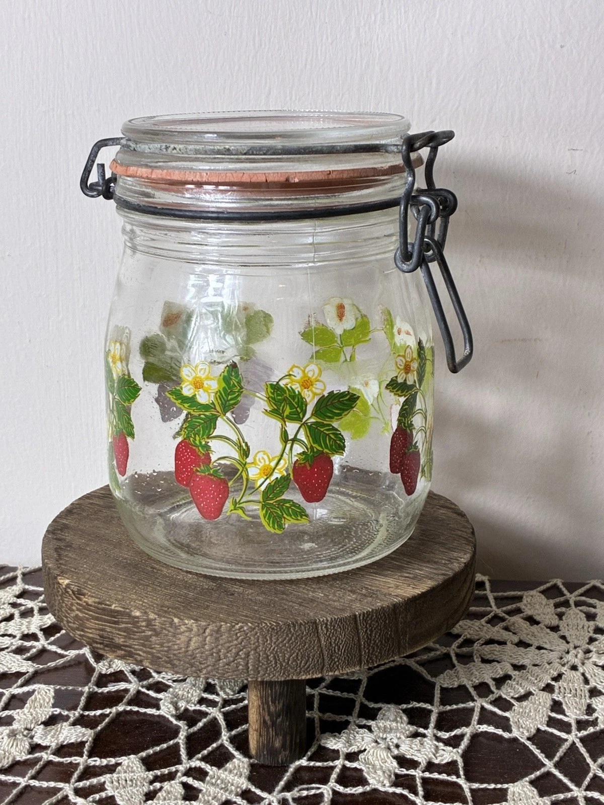 VTG Strawberry Glass Canister Jar 3/4 L ARC Wire-Bale Hinged Lid W/Strawberrys