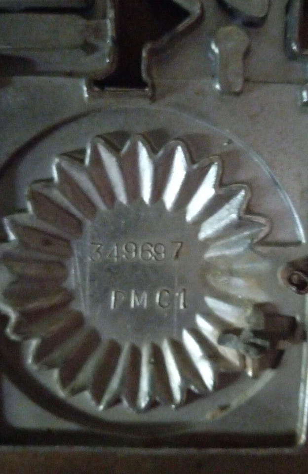 Blazer original 1975 1976 1977 1978 1979 1980 Chevy K5 emblema guardabarros GM 349697 Foto 2 de 3