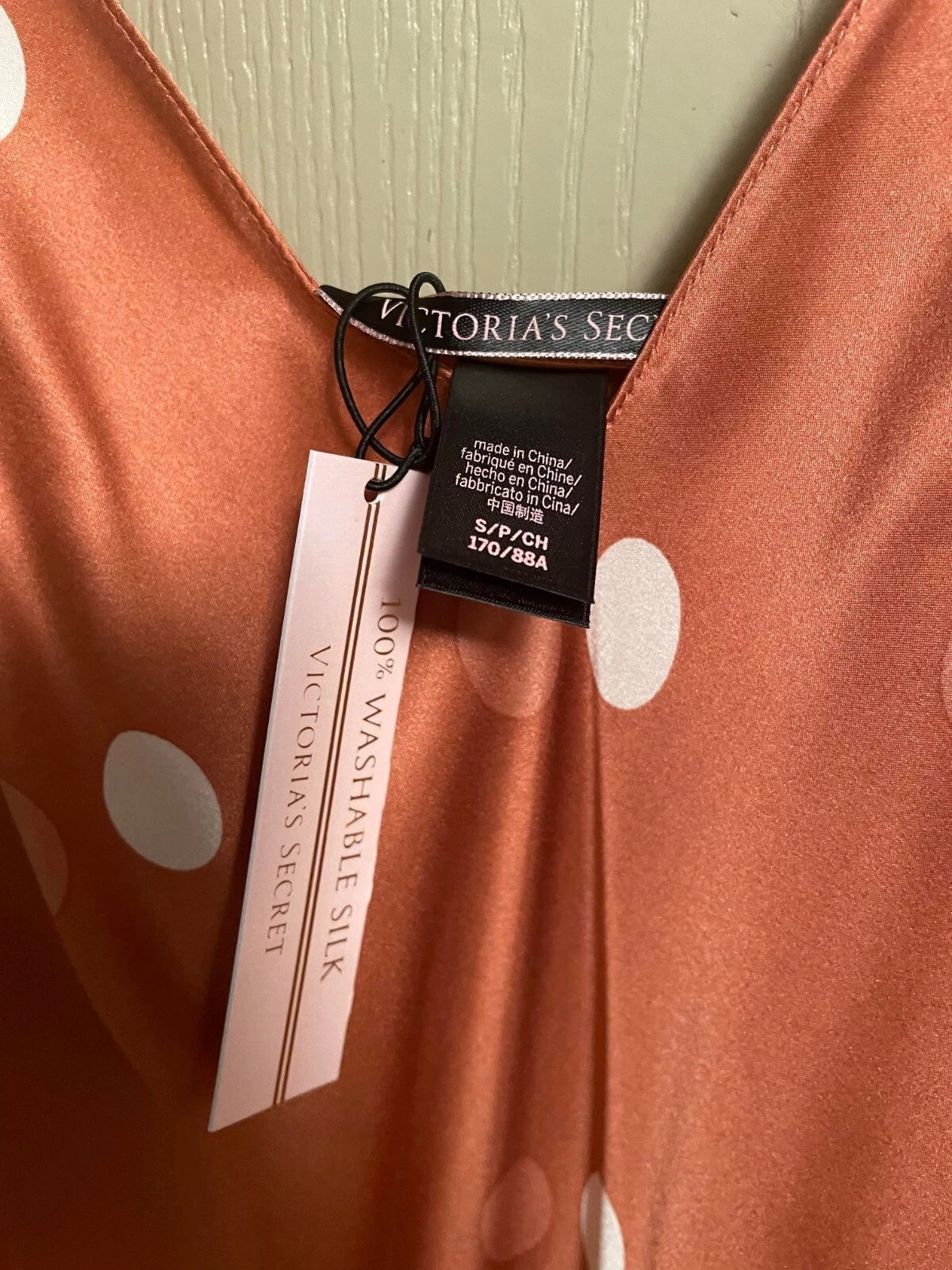 UNDERCOVER Abito slip in seta lavabile Victorias Secret S nuovo con etichette lingerie a pois Y2K Midi lungo