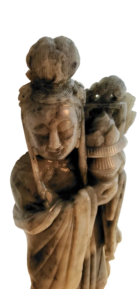 KWAN-YIN FEITA DE PEDRA UMA BELA ESCULTURA - Imagem 2 de 4