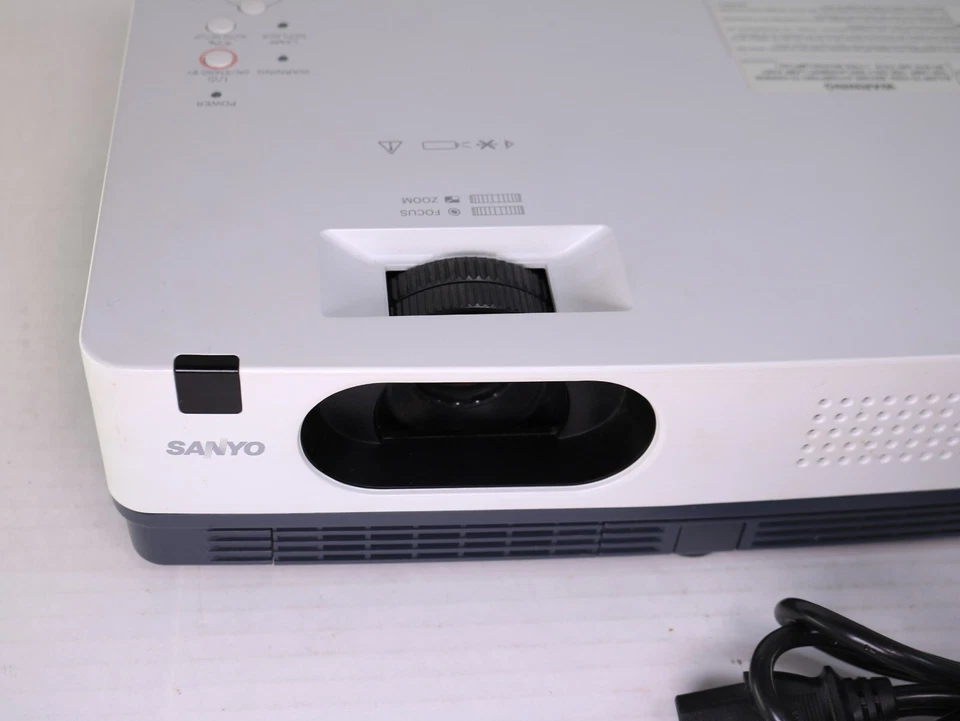 Sanyo PLC XD2200 Projector -1024 x 768 XGA LCD - 205 Lamp Hours - No Remote Test - Image 4 of 4