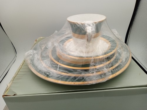 New Sealed NORITAKE Fitzgerald 4712 Green & Gold Trim 5 Piece Place Setting - Picture 4 of 7