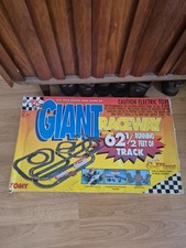 1995 Tomy 9868 HO Scale AFX Super Giant Raceway Slot Car Track 2 Cars