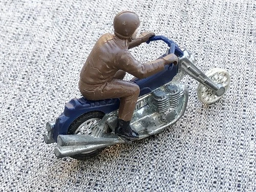 HOT WHEELS RED LINE RRRUMBERS MOTORCYCLE BLUE w BROWN DRIVER