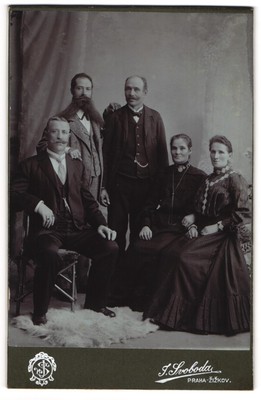 Fotografie J. Svoboda, Praha, Husova-trida 853, Bürgerliche Familie im Sonntags 