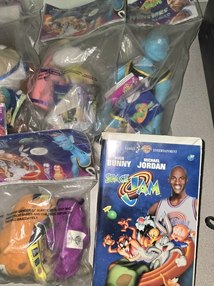 Lote de peluches Space Jam 1996 con VHS Foto 3 de 4