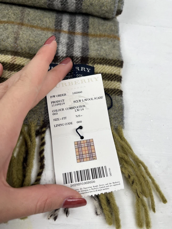 Echarpe BURBERRY tartan Kaki/neuve laine - Photo 4/4