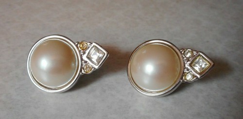 Vintage MONET Silver Tone with Large Faux Pearl & Rhinestone Clip On Earrings - Picture 11 of 12