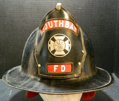 Vintage Cairns Bros. Black SouthBay FD Fiberglass Helmet w/ Leather Badge #17 GD