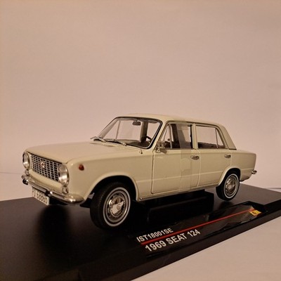 1/18 Scale 1969 Seat 124 Fiat VAZ 2101 Lada White diecast model car 
