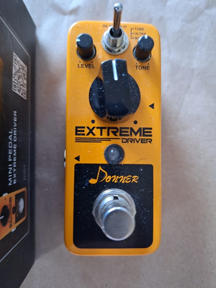 Pedal efecto distorsión analógico Donner Extreme Driver Foto 3 de 4