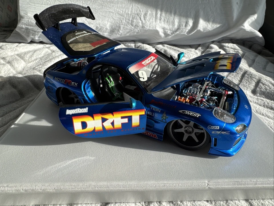Jada 1/18 Import Racer Mazda RX-7 Foto 3 de 4