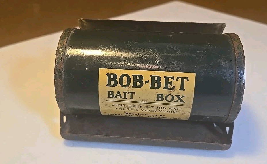 antique fishing worm box VTG Bob-Bet Bait Box Worm Dispenser/ Belt Clip Bait Holder Made In USA