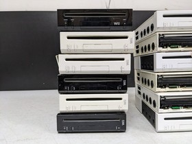 Lot of Nintendo Wii Consoles (For Parts/Repair)(8 JPN, 4 USA)