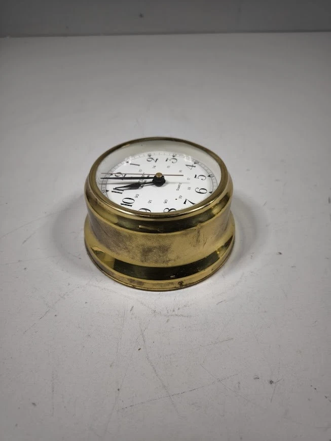 Horloge Marine Vintage En Quartz - Laiton, Fonctionnelle, Signes D'Utilisation - Photo 4/4