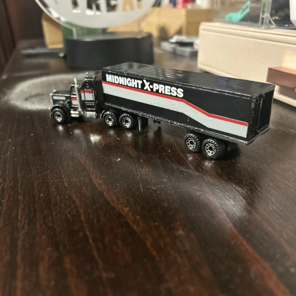 Matchbox Convoy 1983 Kenworth Midnight Express*no box* 1:87 HO Scale  - Image 4 of 4