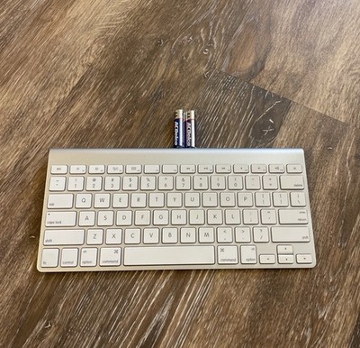 Apple A1314 Keyboard MC184LL/B Bluetooth Wireless Magic TESTED / WORKS