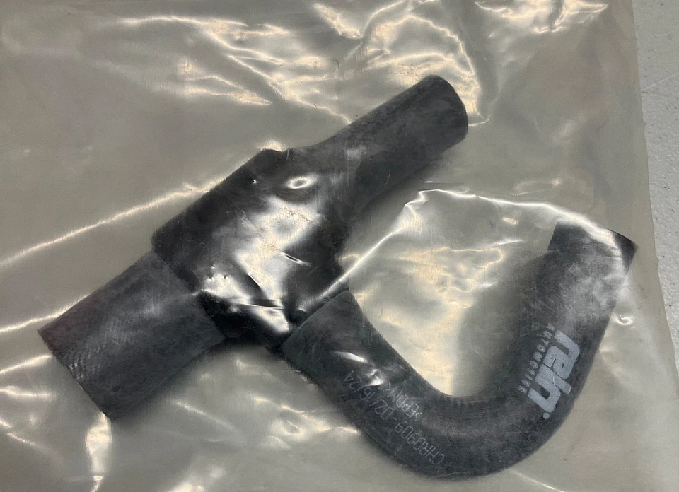 Volkswagen CRP/REIN CHR0909 Engine Coolant Hose 068121058C Interchange Golf - Image 2 of 3