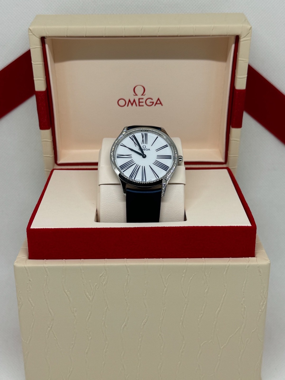 Omega De Ville Trésor Women's 36mm Quartz Watch with Diamonds image 3