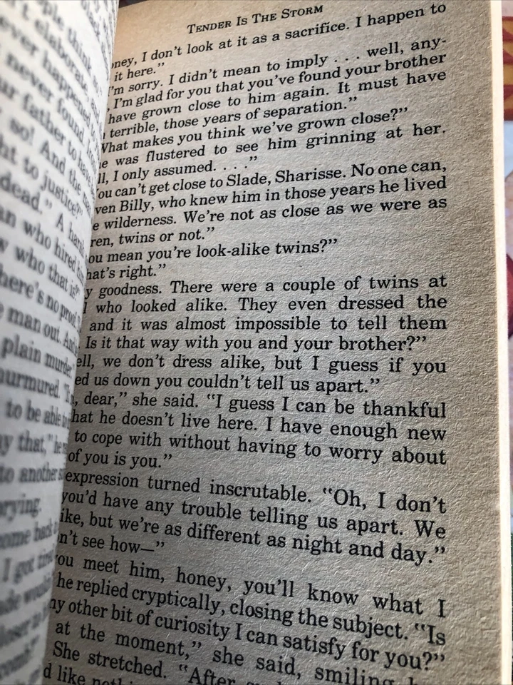 Johanna Lindsey Tender Is The Storm 1985 Avon 1st Edition 1st Printing CLINCH - Image 4 of 4