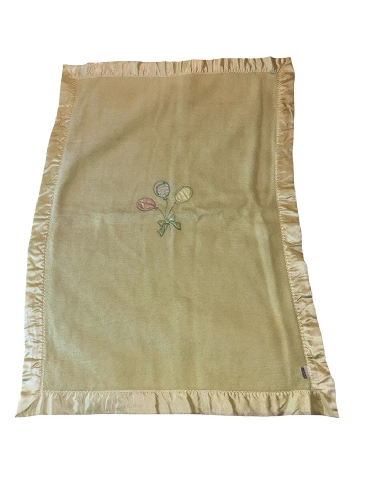 Vtg Quiltex Baby Blanket Embroidered Balloons Satin Trim 35x49.5 USA Union Made - Image 2 of 4