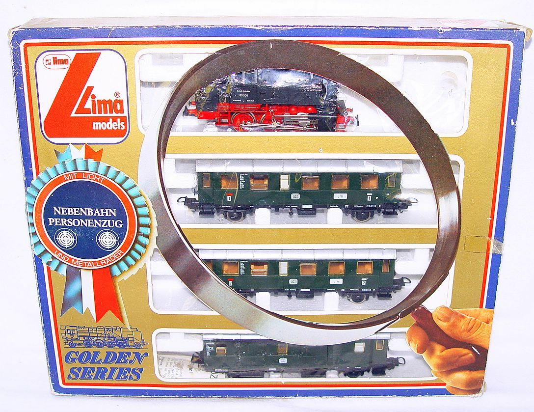 Lima HO German State Railways BR-80 STEAM LOCOMOTIVE & 3 PASSENGER