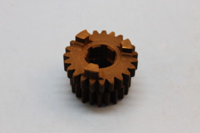 NOS YAMAHA XVZ12 VXZ13 2nd/3rd pinion (22/23T) GEAR PART