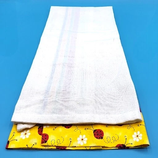 Toalla de té bordada Shabby Bunny con acento de tela Lady Bug hecha a mano Foto 4 de 4