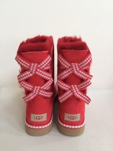 red ugg classic short
