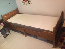 Lit enfant IKEA extensible + sommier SULTAN LADE + matelas HOVAG